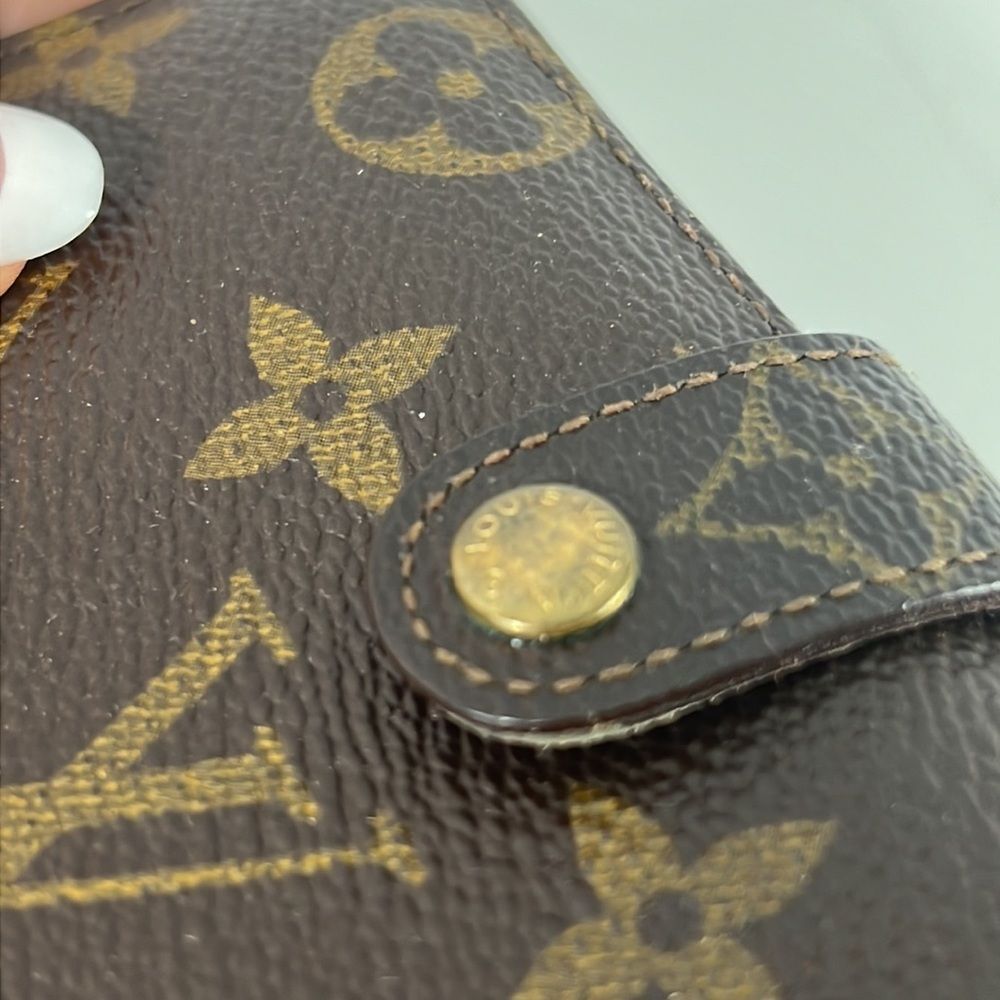 Authenticated Vintage Louis Vuitton Viennois Wallet - Picture 16 of 17